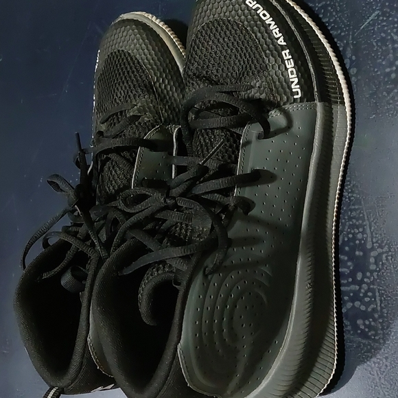 Under Armour jet basketball shoes - Picture 2 of 6